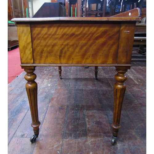 1514 - A Victorian satin walnut writing desk with five frieze drawers raised on fluted supports,122 cm wide