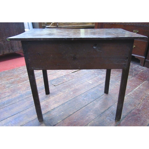 1532 - A Georgian oak low boy fitted with three drawers raised on square cut supports with shaped feet,85 c... 