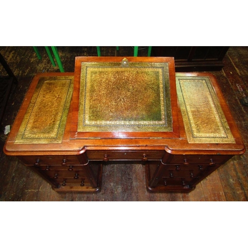 1542 - A good quality Victorian mahogany pedestal desk fitted with an arrangement of nine drawers,each pede... 