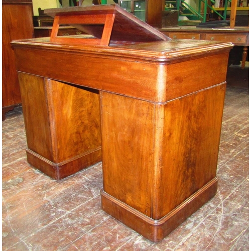 1542 - A good quality Victorian mahogany pedestal desk fitted with an arrangement of nine drawers,each pede... 