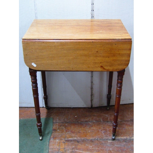 1561 - A small Georgian mahogany ladies sewing table fitted with two real and two dummy drawers on turned s... 