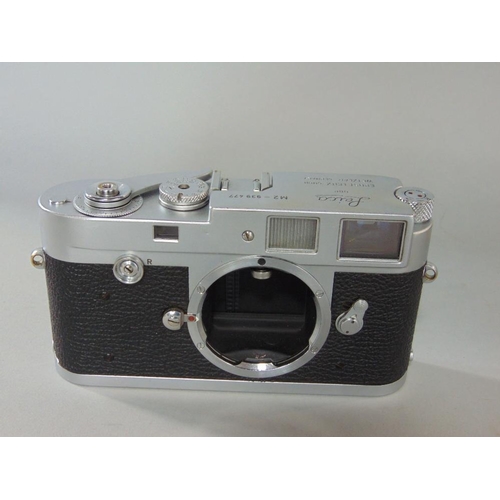 610 - Leica M2-939477 DBP camera