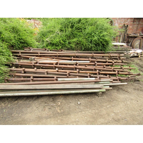 413 - Large quantity of interlocking scaffolding