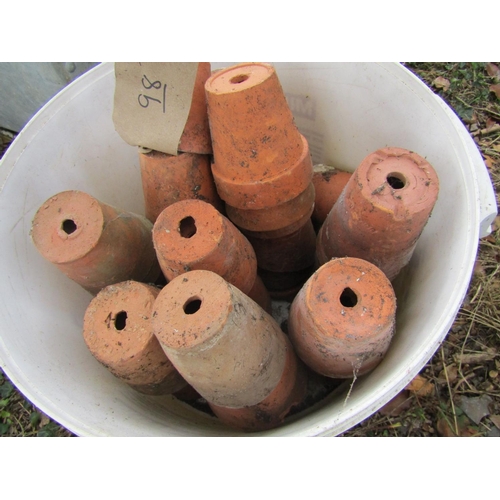 98 - A quantity of small terracotta pots