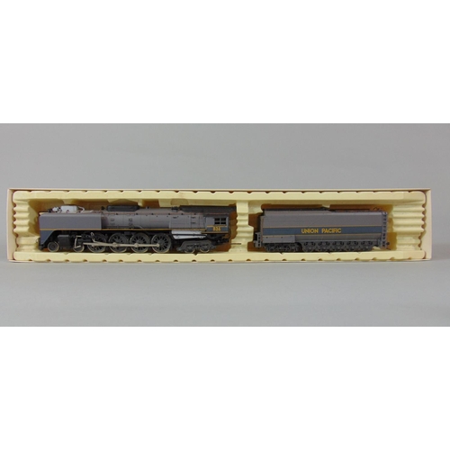 178 - Rivarossi  locomotive 4-8-4 HO 'Union Pacific' boxed, together with Rivarossi boxed locomotives and ... 