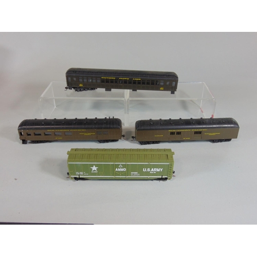 180 - 2 Rivarossi Santa Fe war bonnet HO locomotives,unboxed(one powered and one unpowered) together with ... 