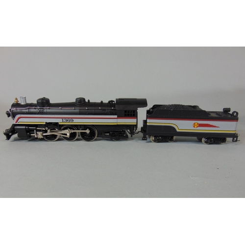 193 - Box of HO gauge steam locomotives mostly Santa Fe and Southern Pacific by Athearn and Walthers, all ... 