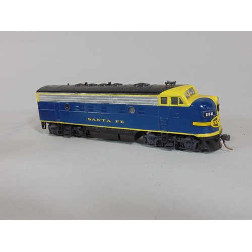 198 - 6 HO gauge locomotives, 5 marked Santa Fe and 2 with war bonnet, all unboxed  repainted (6)