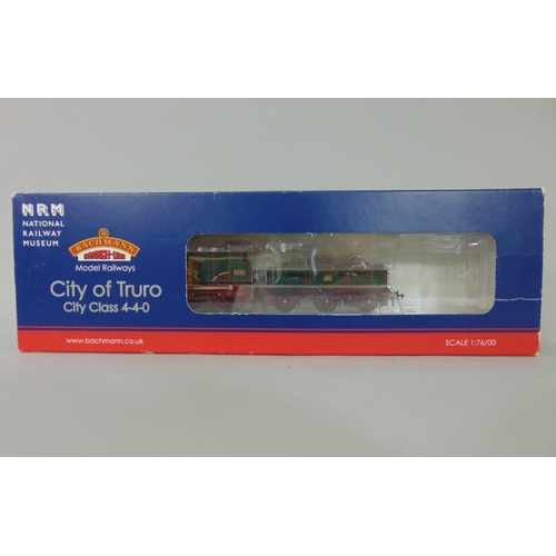 107 - Bachmann 'City of Truro' City Class 4-4-0 locomotive 31-725NRM. Boxed with original packging (1)