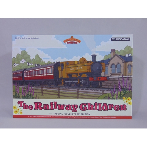 75 - Bachmann 00 gauge Train Pack 'The Railway Children' Special Collectors Edition 30-575: G.N&S Rly cla... 