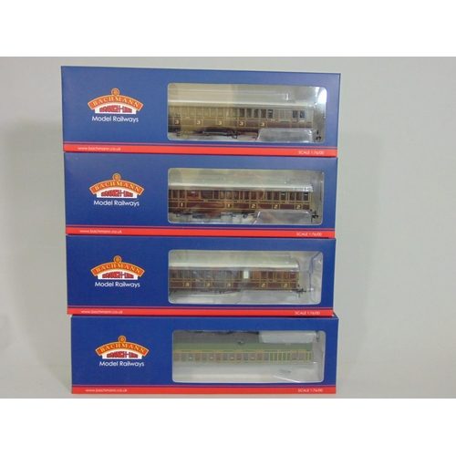 104 - 4 Bachmann coaches in Southern Railway Olive Green SE&CR 60' Birdcage type: 39-601, 39-600, 39-610 a... 