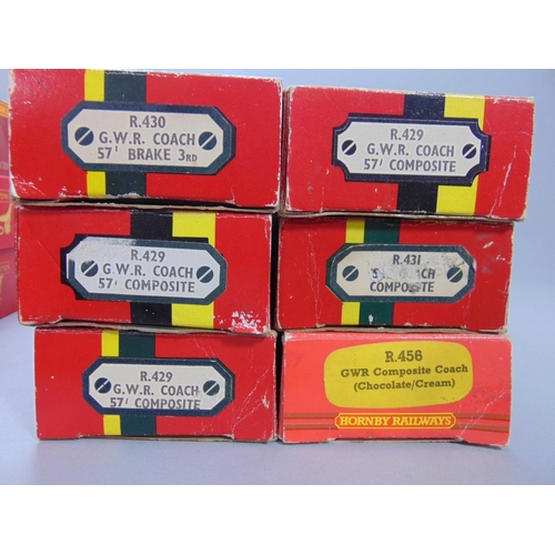 44 - Mixed Hornby boxed coaches including R4562 Operating Mail coach and 11 others (12)