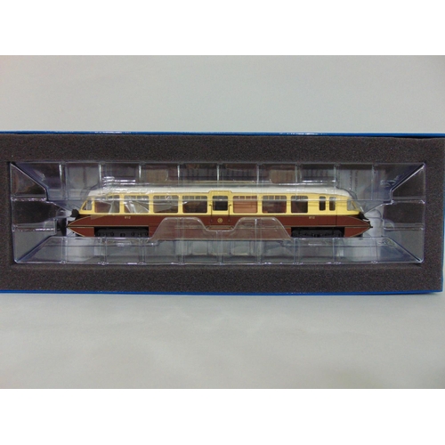 115 - Dapol Streamlined Diesel Railcar 00 gauge, 4D-011-001 in chocolate and cream livery with GWR monogra... 