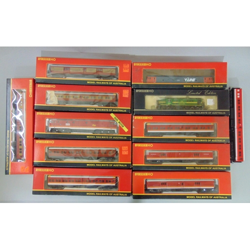 161 - Powerline Australian locomotives and coachesincl Limited Edition '125 Years of Rail Service 1855-198... 