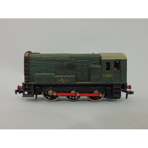 132 - Hornby Dublo locomotive and tender 2220 'Denbigh Castle' in original box, together with a 0-6-0 shun... 