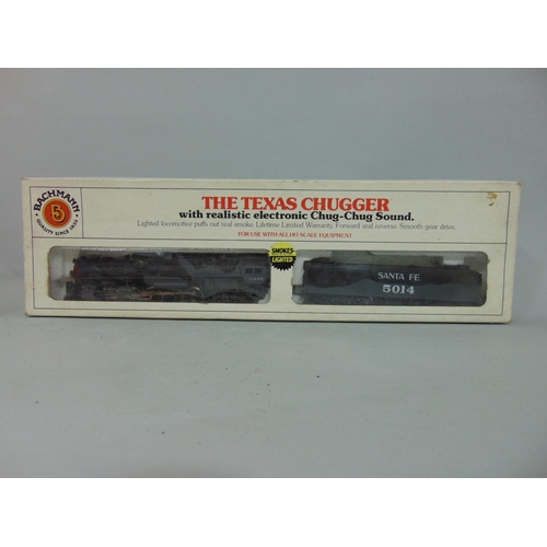 217 - Boxed set 'The Texas Chugger' 667 (HO) by Bachmann together with coaches by Roco, Walthers, IHC,  an... 