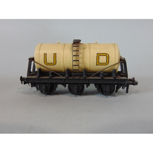 134 - 12 Hornby Dublo wagons including a grey hopper coal wagon marked21T. 6 open wagons, a coal wagon mar... 