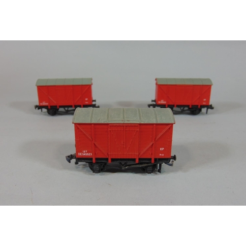 135 - Quantity of Hornby Dublo wagons including 3 breakdown packing vans, a Midland Rail horsebox, and a S... 