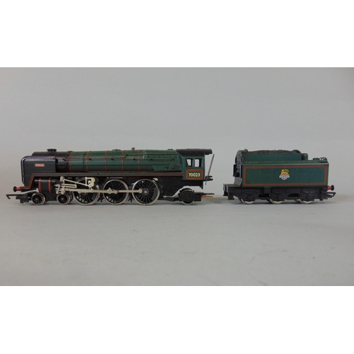 154 - Large collection of locomotives and rolling stock including unboxed Hornby '41 Squadron'4-6-2 with t... 