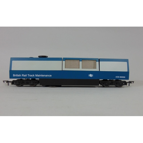 147 - Hornby  British Rail collection: 4 Intercity 125 Diesel locomotives, 5 coaches, 3 diesel locomotives... 