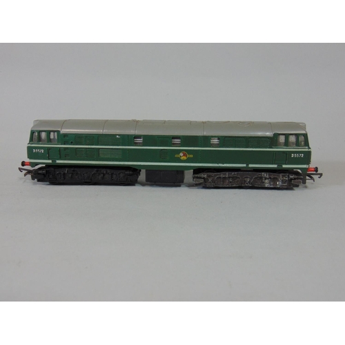 148 - Quantity of mixed Triang Coaches incl British and Continental together with 2 Diesel locomotives D55... 