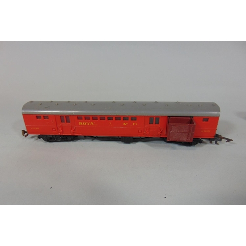 158 - Collection of Lima HO gauge British trains and rolling stock incl 2 x Diesel D6524 locomotives, 4 in... 