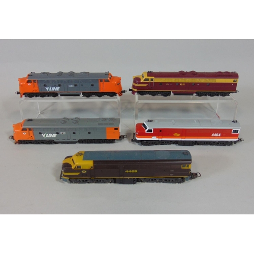 159 - Lima Golden Series 5 part Train Pack Australian Railways HO gauge, together with 5 Australian diesel... 