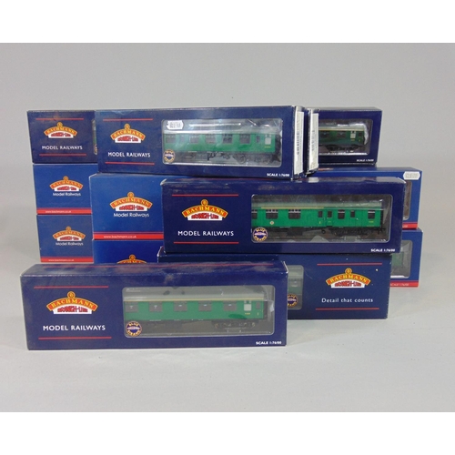 91 - 16 Bachmann Branchline boxed coaches, all MK1 green (SR) together with one other similar in slightly... 