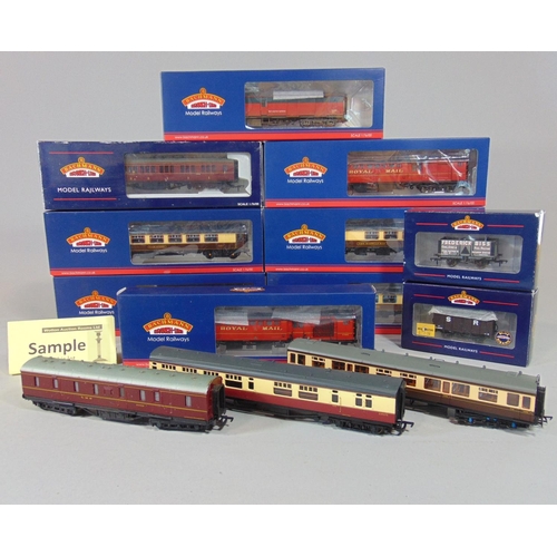 92 - 8 boxed Bachmann coaches including 4 Pullman and 2 Post Office vans together with boxed van, a plank... 