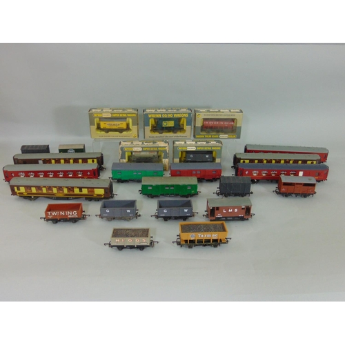 120 - Collection of Wrenn rolling stock, boxed, including  W5024 ‘Colman’s’ wagon, W4626P Cement wagon, W5... 