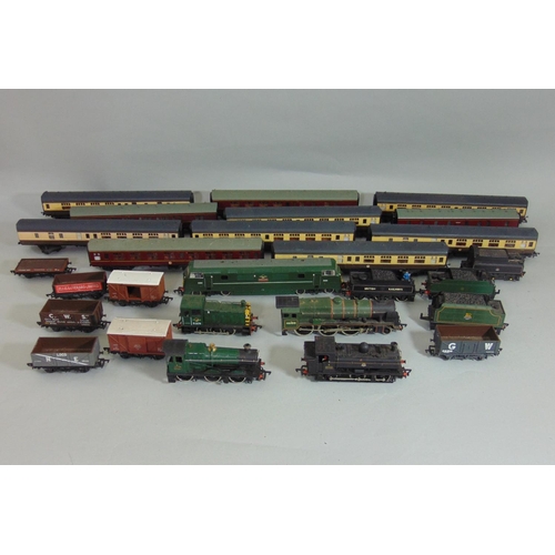 128 - Collection of unboxed locomotives and rolling stock by Mainline incl Diesel D824 'HighFlyer', 'Royal... 