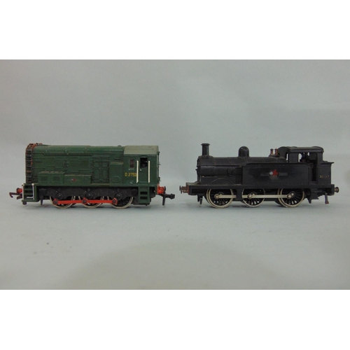 136 - Collection of Hornby Dublo locomotives incl boxed 0-6-2 Tank Locomotive 2217, with unboxed 'Cardiff ... 