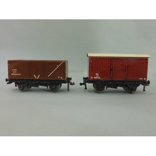 140 - Collection of pre-nationalisation post war wagons by Hornby Dublo, unboxed (28)