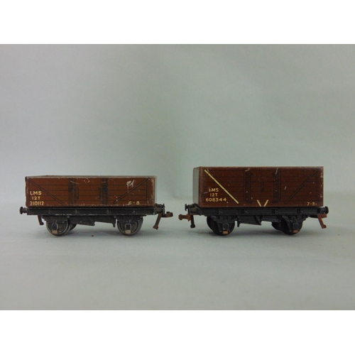 140 - Collection of pre-nationalisation post war wagons by Hornby Dublo, unboxed (28)