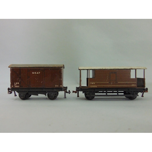 140 - Collection of pre-nationalisation post war wagons by Hornby Dublo, unboxed (28)