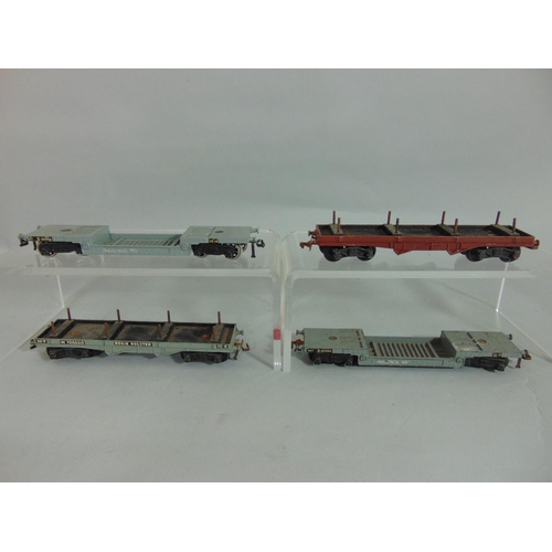 142 - Approx 45 Hornby Dublo coaches together with 4 Hornby Dublo flat wagons (one repainted) (3 trays)