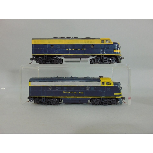 197 - 8 HO gauge locomotives, 5 marked Santa Fe, all unboxed and some repainted (8)