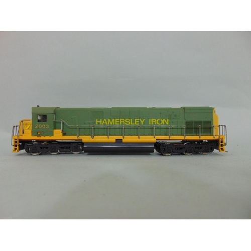 205 - Large collection  of unbranded North American style HO gauge locomotives coaches, box cars, wagons, ... 