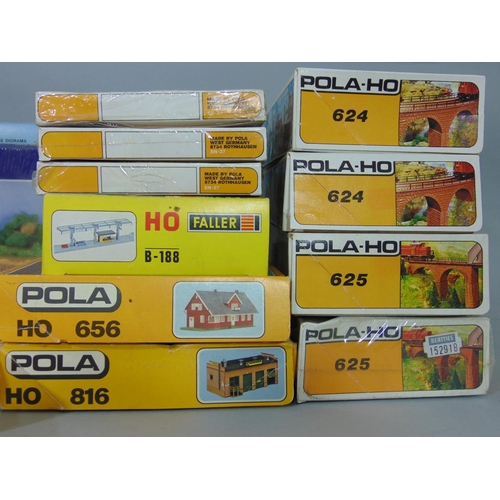 220 - HO Pola model building kits incl nos 600, 639 x2 and 702 all sealed and 624 x 4, 300, 816, 656 and 6... 