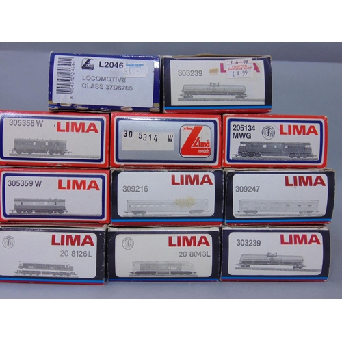 222 - 2 boxfuls of empty boxes for Rivarossi and Lima rolling stock (2 boxfuls)