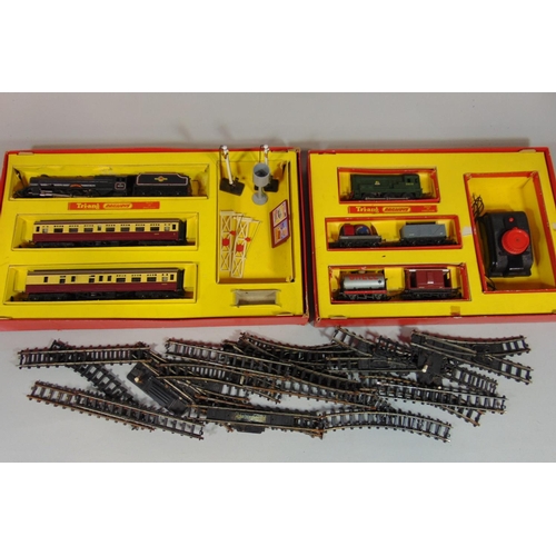 232 - Collection of Triang Railway models including R323 Operating Royal Mail Coach set, R56 and R51 Model... 