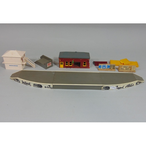 232 - Collection of Triang Railway models including R323 Operating Royal Mail Coach set, R56 and R51 Model... 