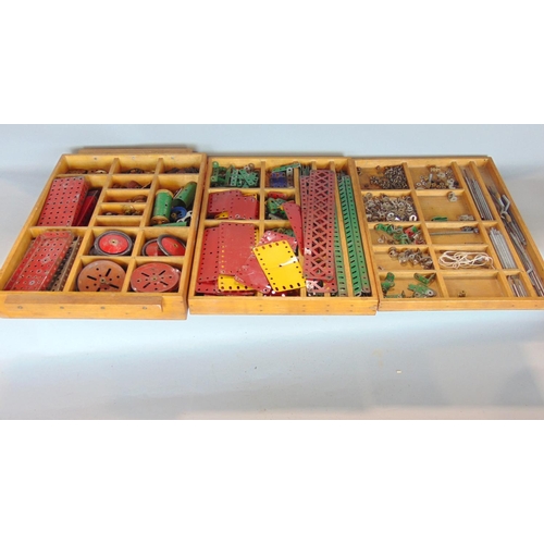 1243 - A vintage cased stacking set of Meccano