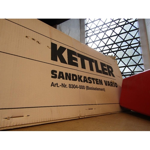 1801 - A Kettler Sandcasten Vario sectional moulded plastic sand pit and two extensions: appears hardy, if ... 