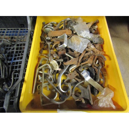 1813 - A large quantity of mainly unused brass locks and keys, small padlocks, a number of used/reclaimed c... 