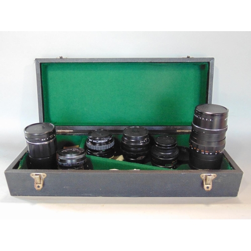 1452 - A baize lined case containing six various lenses to include Pentacon 4/200 lens, further Helios-44-2... 