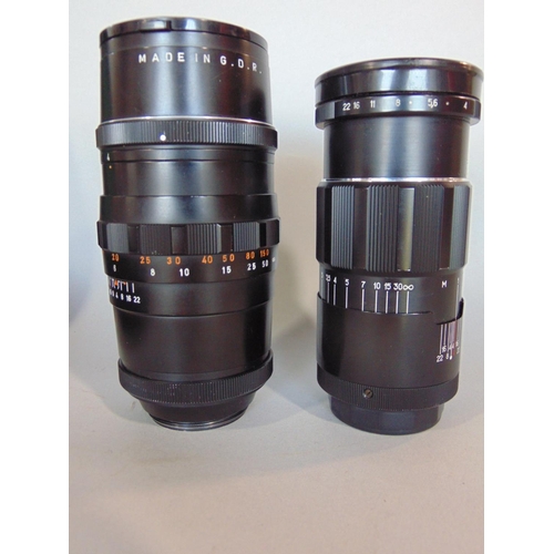 1452 - A baize lined case containing six various lenses to include Pentacon 4/200 lens, further Helios-44-2... 