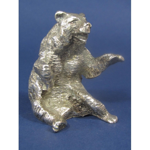 834 - Good quality cast silver model of a bear, maker S M D Castings, London 1972, 6.5cm high, 10oz approx