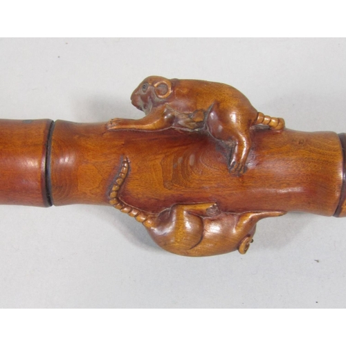 1264 - A good carved Japanese simulated bamboo fruit wood walking stick, mounted by a carved rat knop and s... 