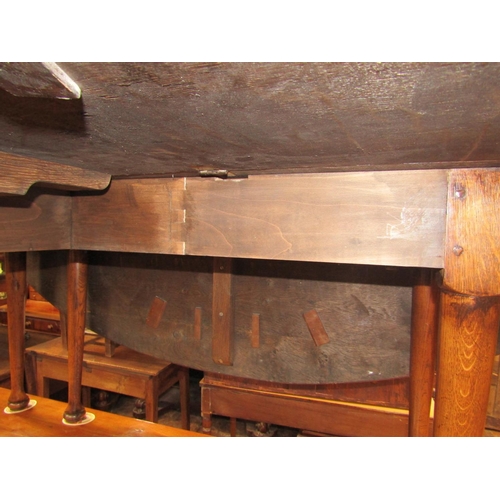 2131 - A high quality oak wake table, mid 20th-century in an 18th century manner, the well figured top rais... 